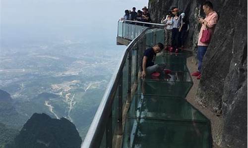 天门山玻璃栈道_天门山玻璃栈道门票多少钱一张