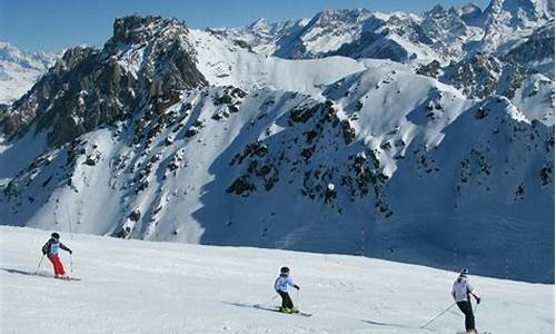 法国冬季体验：滑雪胜地与温泉度假