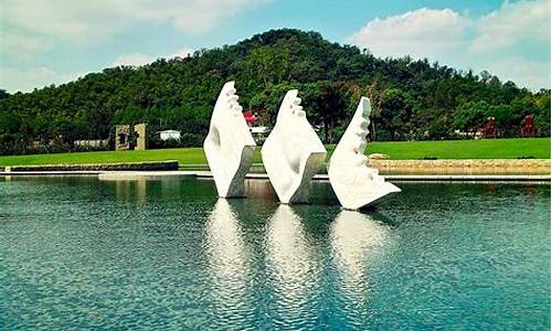 上海月湖雕塑公园中的水幕桥是什么_上海月湖雕塑公园中的水幕桥