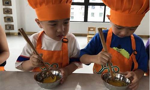 中班制作鸡蛋饼教案-幼儿制作鸡蛋饼的目标中班