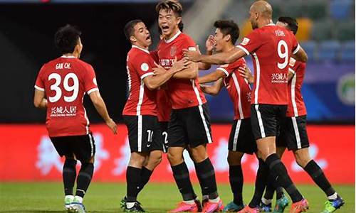 中超联赛大事件：上海上港队签下阿根廷国脚马蒂亚斯-阿尔梅达。
