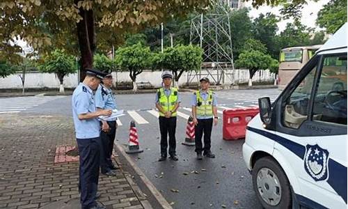 交警护航高考消除学子,交警护航高考学子宣传