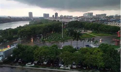 今晚大暴雨明天降温_今晚大暴雨