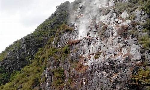 危峰兀立的意思-危峰兀立的意思解释