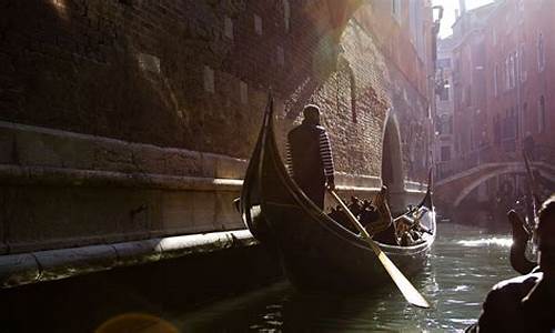 威尼斯之旅：畅游水上城市的游戏奇遇(威尼斯水上小镇)