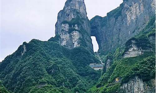 张家界天门山山上冷吗_张家界天门山上面冷吗