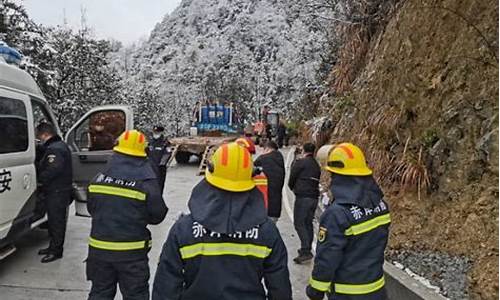 雨雪天气山体滑坡抢险_下大雨山体滑坡