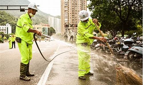 高温天气下的环卫工人怎么描写_高温天气下的环卫工人